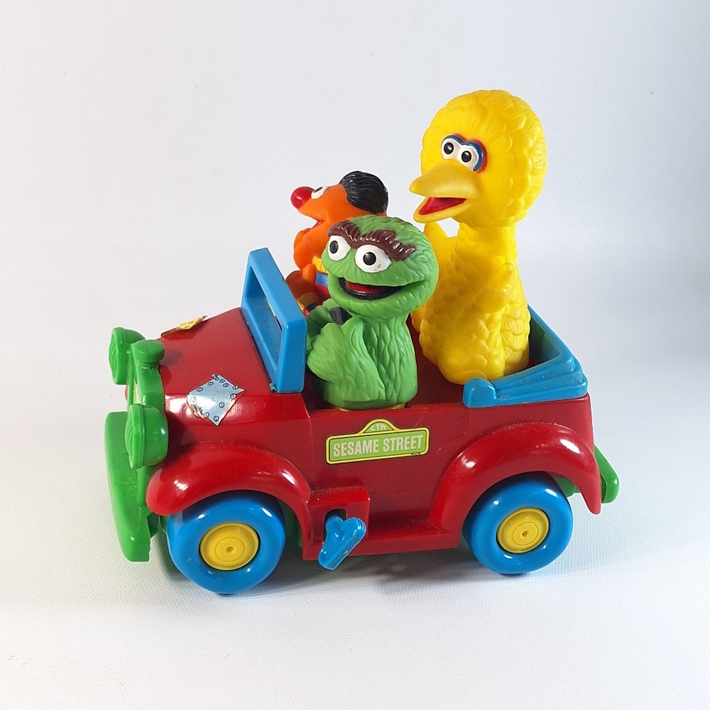 1988 IILCO Tyco Sesame Street Wobbly Jalopy Wind-Up Car Big Bird Oscar Ernie